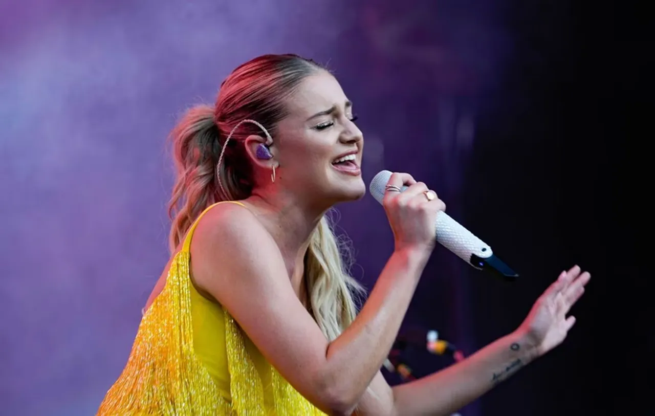 County Music Star, Kelsea Ballerini Injured While Performing