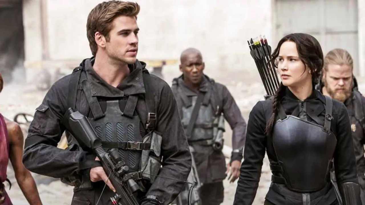 Jennifer Lawrence Playfully Mocking Liam Hemsworth's 'Hunger Games' Kiss