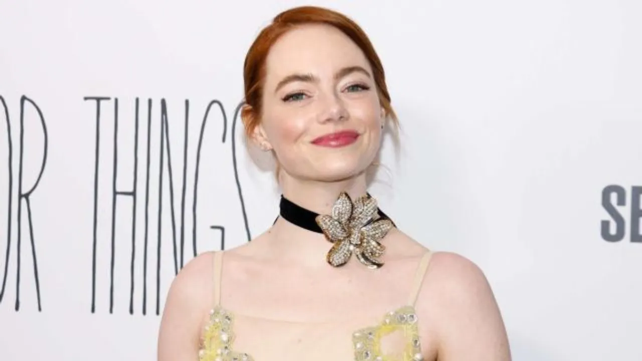 Emma Stone Returns to The Red Carpet With Striking Red Hair at The Premiere of 'Poor Things