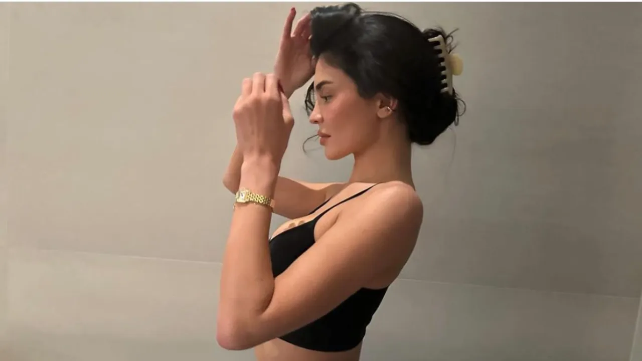 Kylie Jenner Looks Stunning in a Low-Cut Black Crop Top For a Relaxed Evening Out