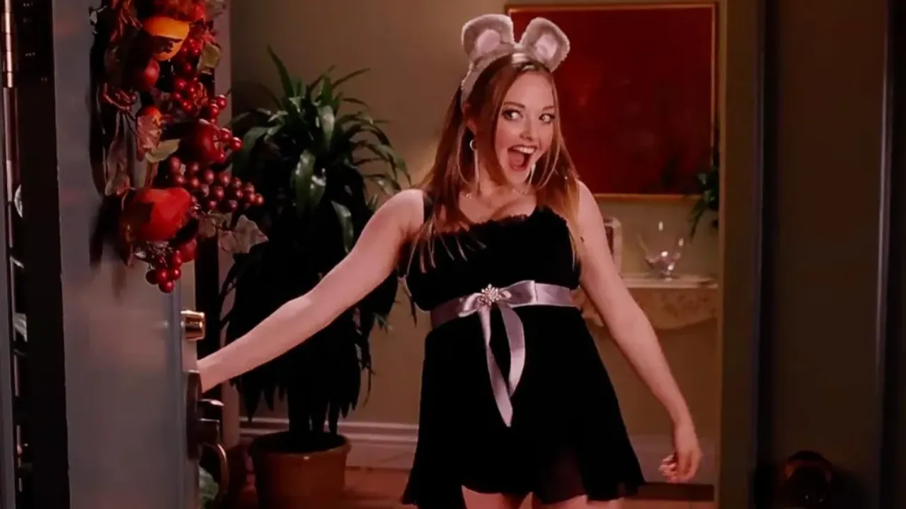 Amanda Seyfried's Adorable Encounter With New 'Mean Girls' Star Avantika