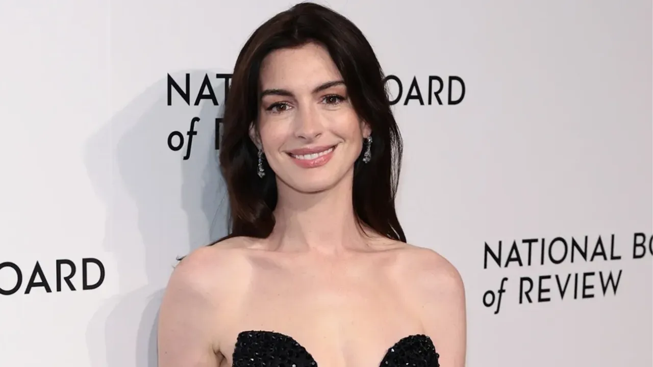 Anne Hathaway in a Mesmerising Plunging Black Gown at The National Board of Review Awards