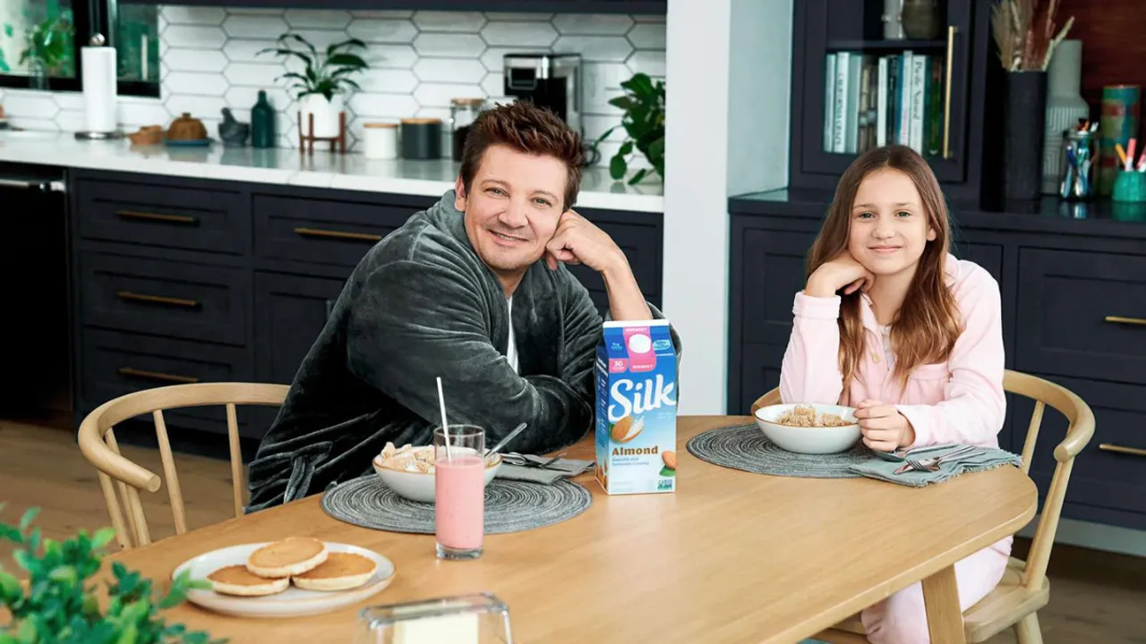 See What Jeremy Renner Cooks For His Adorable Daughter, Ava