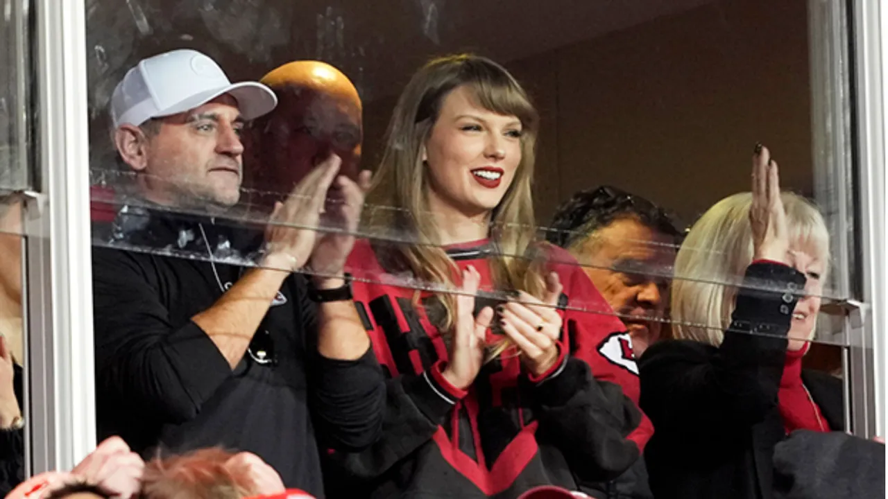 Taylor Swift Shows Support For Travis Kelce at His Games