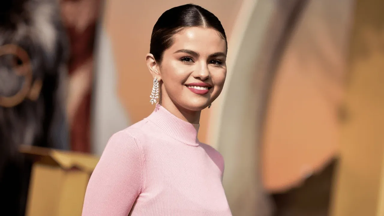 Selena Gomez Says She's Taking a Break from Social Media AGAIN