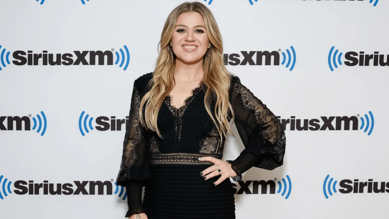 Kelly Clarkson is Enjoying Single Life: "I Never Wanted to Get Married"