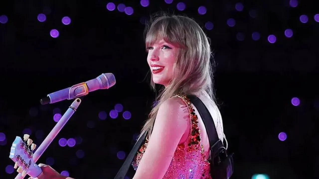 Taylor Swift Surprises Fans With Two Mashup Performances in Sydney