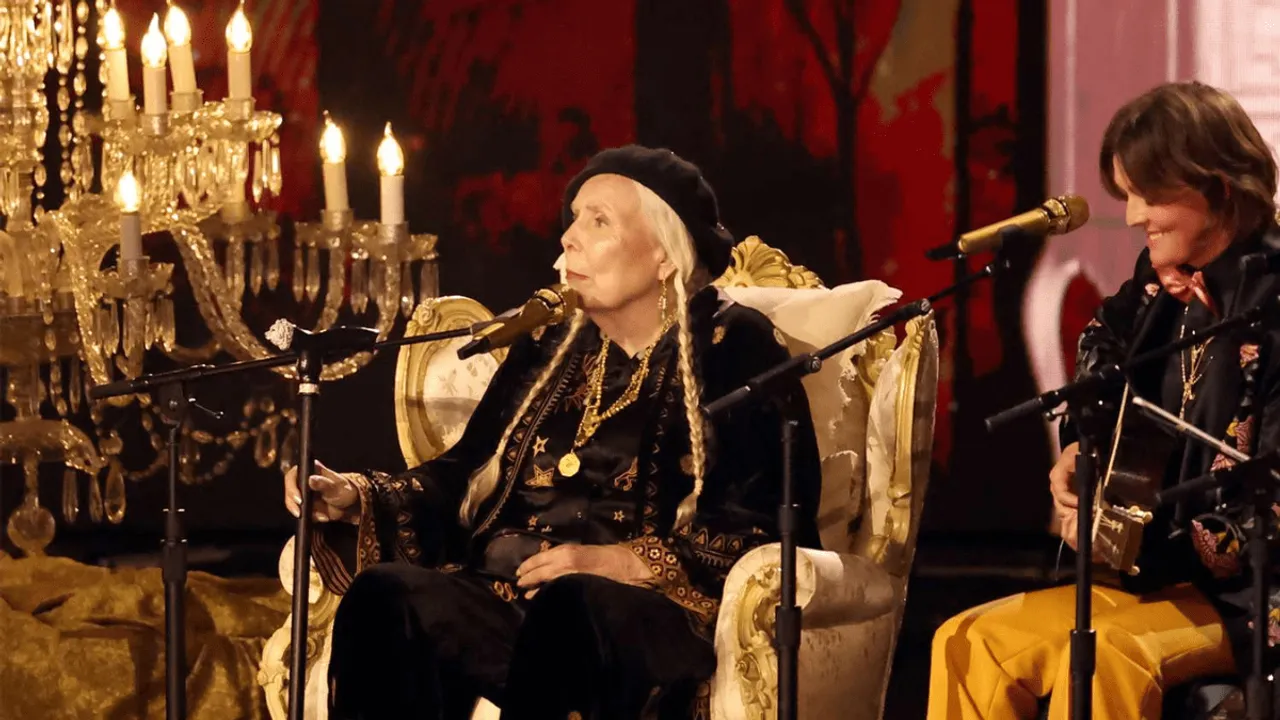 Joni Mitchell Earns Standing Ovation for Performing at The Grammys For The First Time Ever