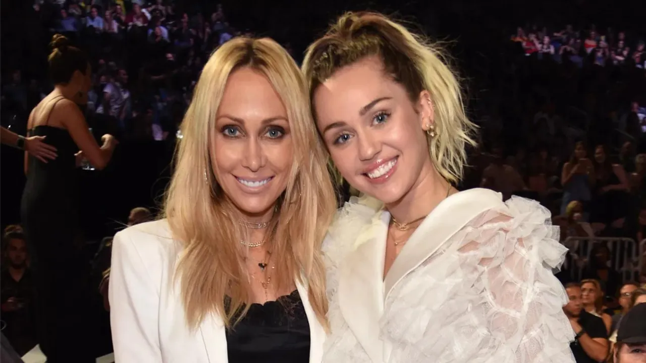 Tish Cyrus Applauds Miley's Grammy Audience Call-Out: 'I Loved It'