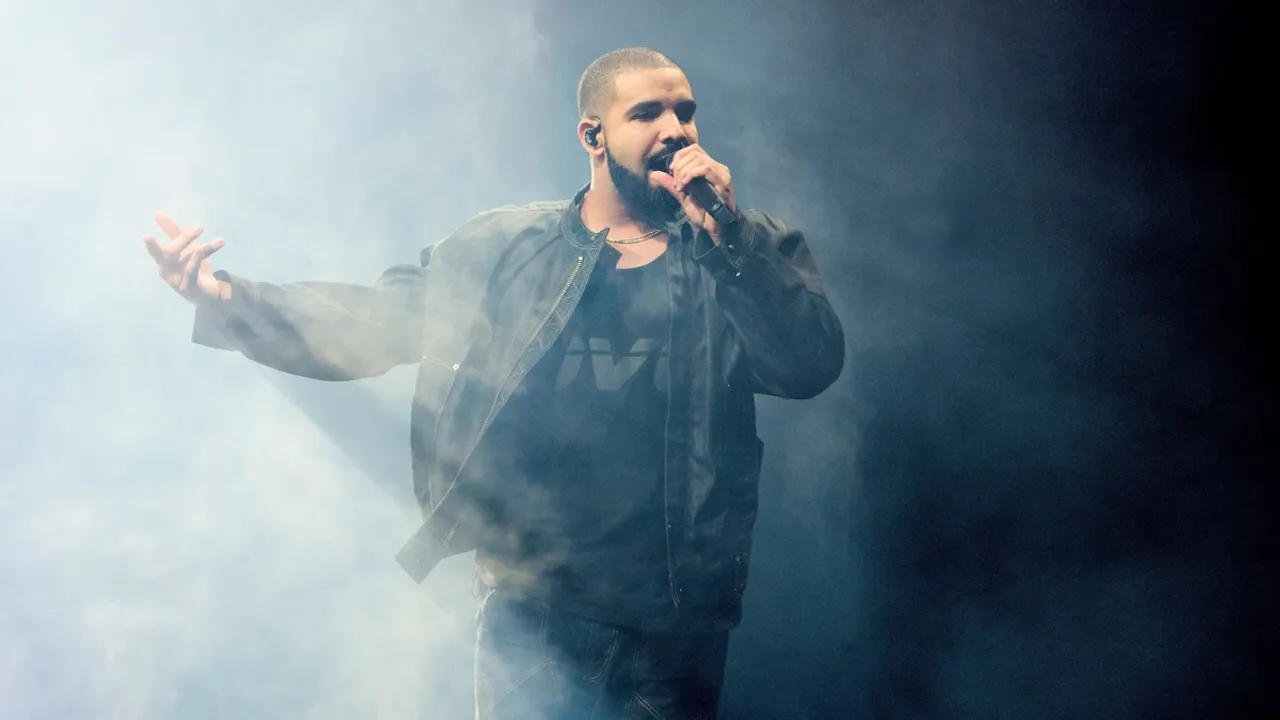 Drake Offers to Cover Fan's Divorce Expenses During Concert