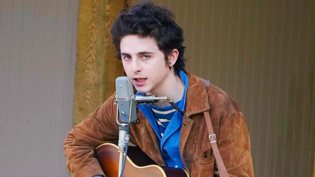 Timothée Chalamet Sings as Bob Dylan in First Biopic Footage