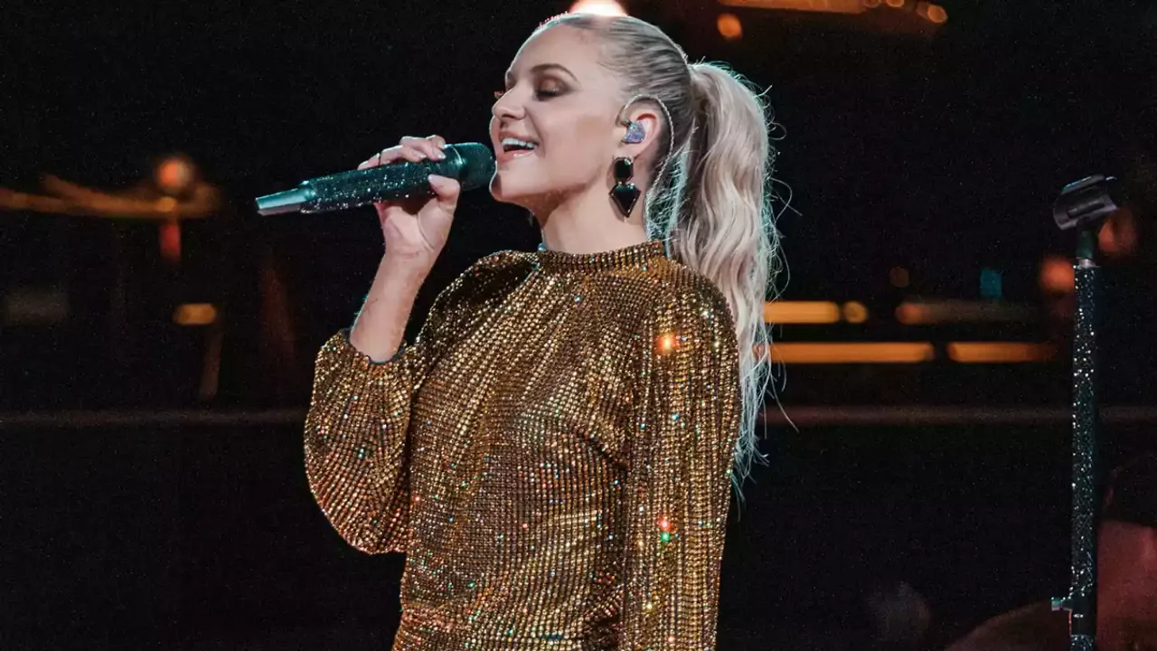 Kelsea Ballerini Wows Fans With 'Love Me Like You Mean It' Performance at 2024 CMT Awards