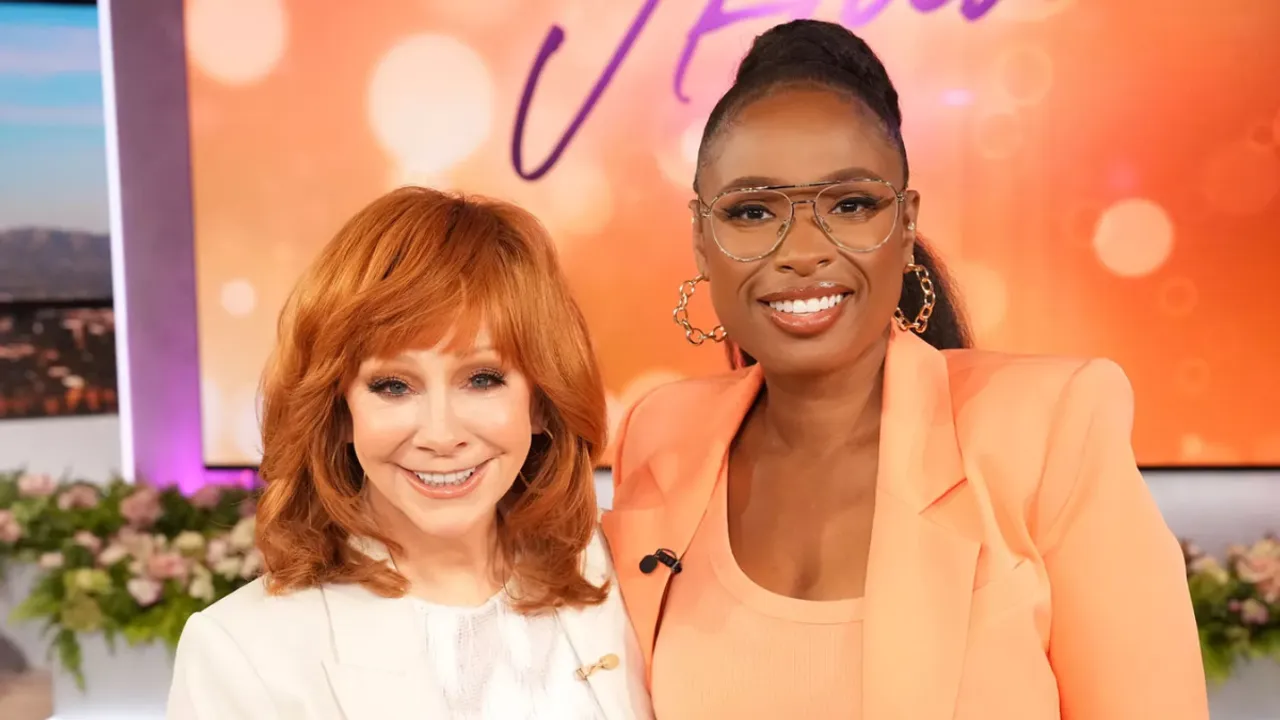 Reba McEntire And Jennifer Hudson Perform Electrifying Duet of 'I'm a Survivor'