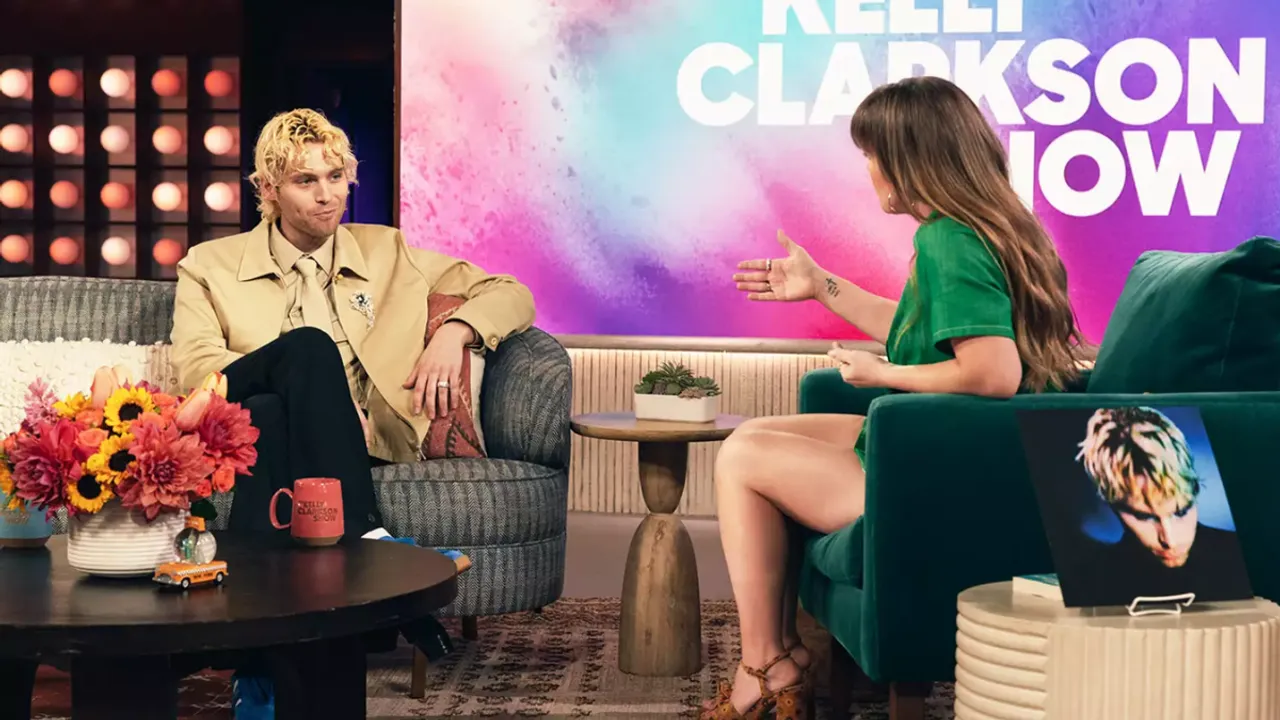 Luke Hemmings Credits Kelly Clarkson's 'American Idol' Win For His Marriage