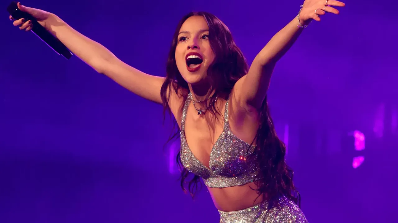 Olivia Rodrigo Debuts 'So American' Performance Amid Louis Partridge Relationship