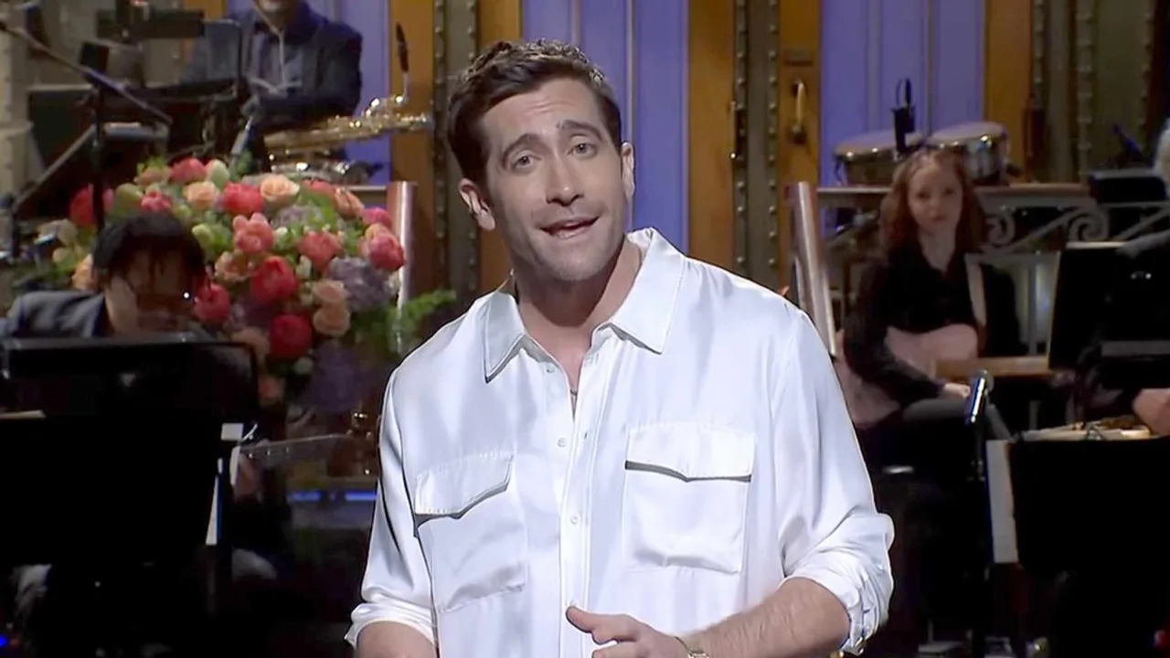 Watch Jake Gyllenhaal's Hilarious Boyz II Men Parody on SNL