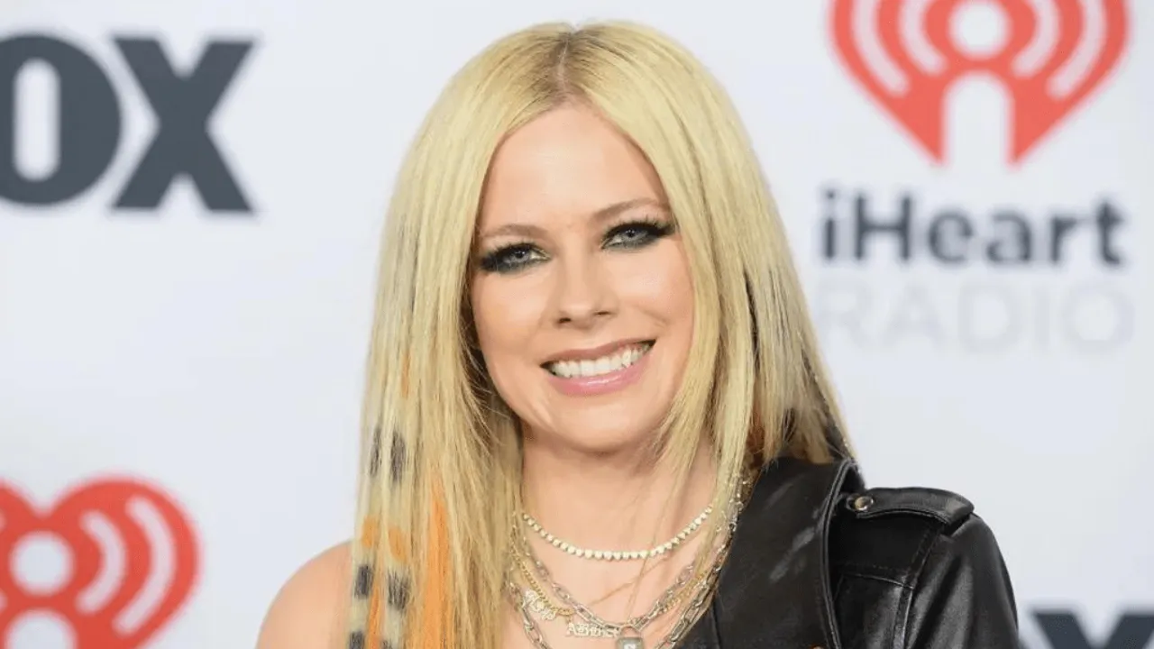 Avril Lavigne Reacts to Body Double Conspiracy Theory: "It's So Dumb"