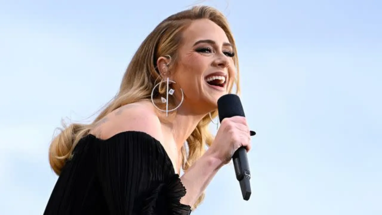 Adele's Heartwarming Duet With Fan at Las Vegas Residency Goes Viral