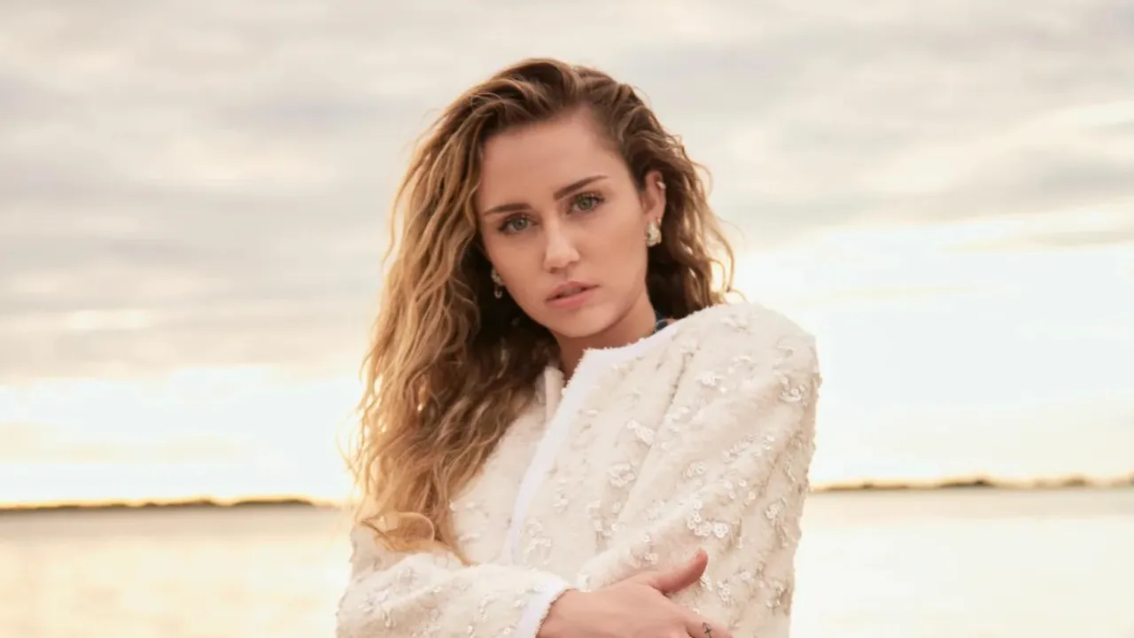 Miley Cyrus on Friendships in The Entertainment Industry: 'Doesn't Feel Like My People'