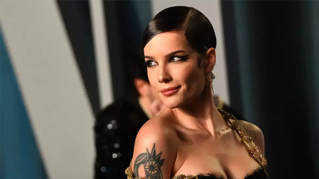 Halsey Unveils Teases New Music: 'Let's Start at THE END'