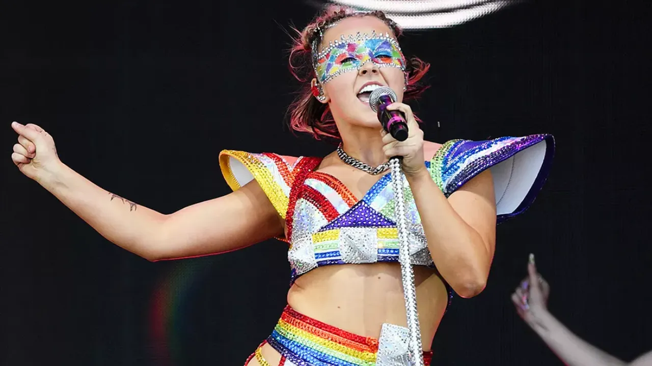 JoJo Siwa's Performance at Chicago Pride Fest Breaks Record: 'That is Nutty'