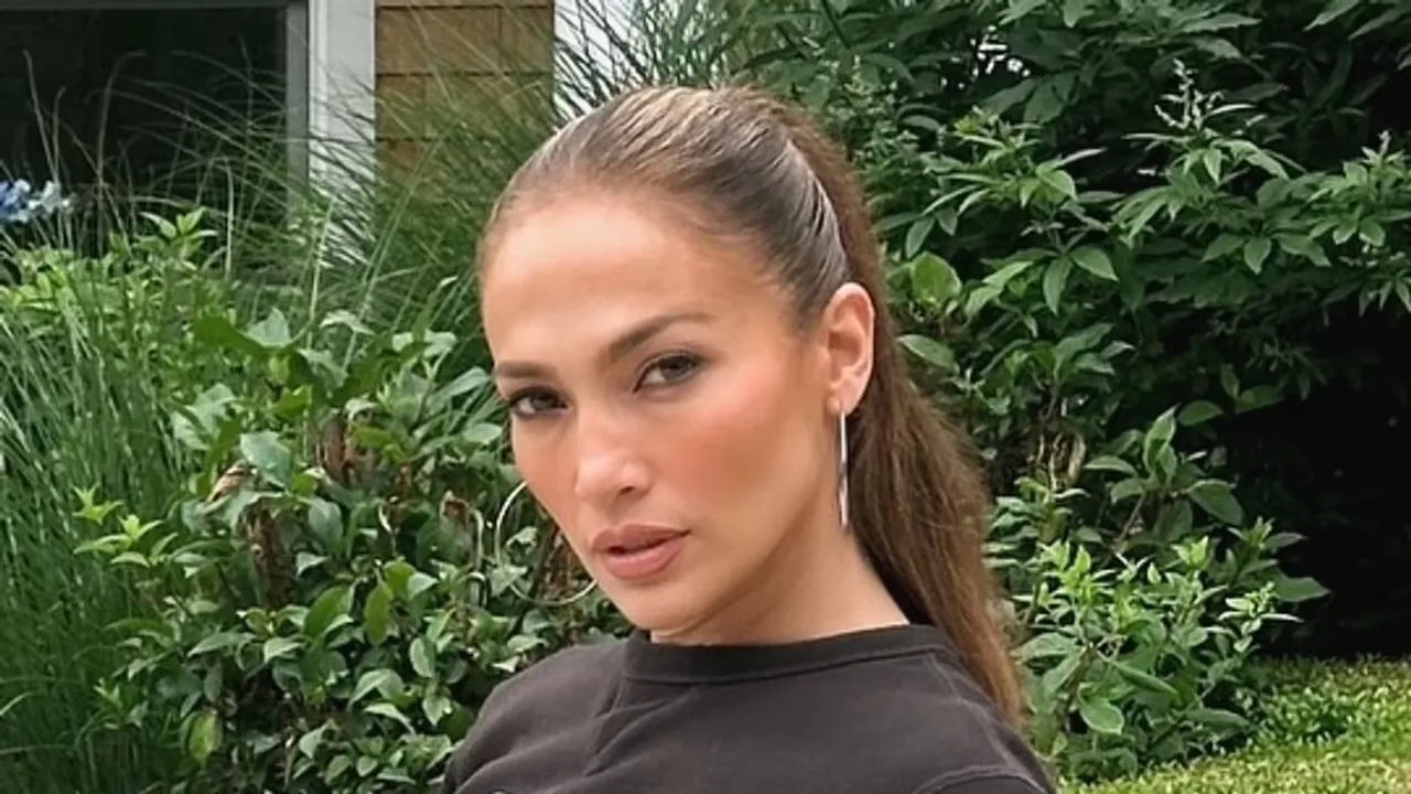 Jennifer Lopez Shows Off Chic Summer Style Cycling With Stevie Mackey
