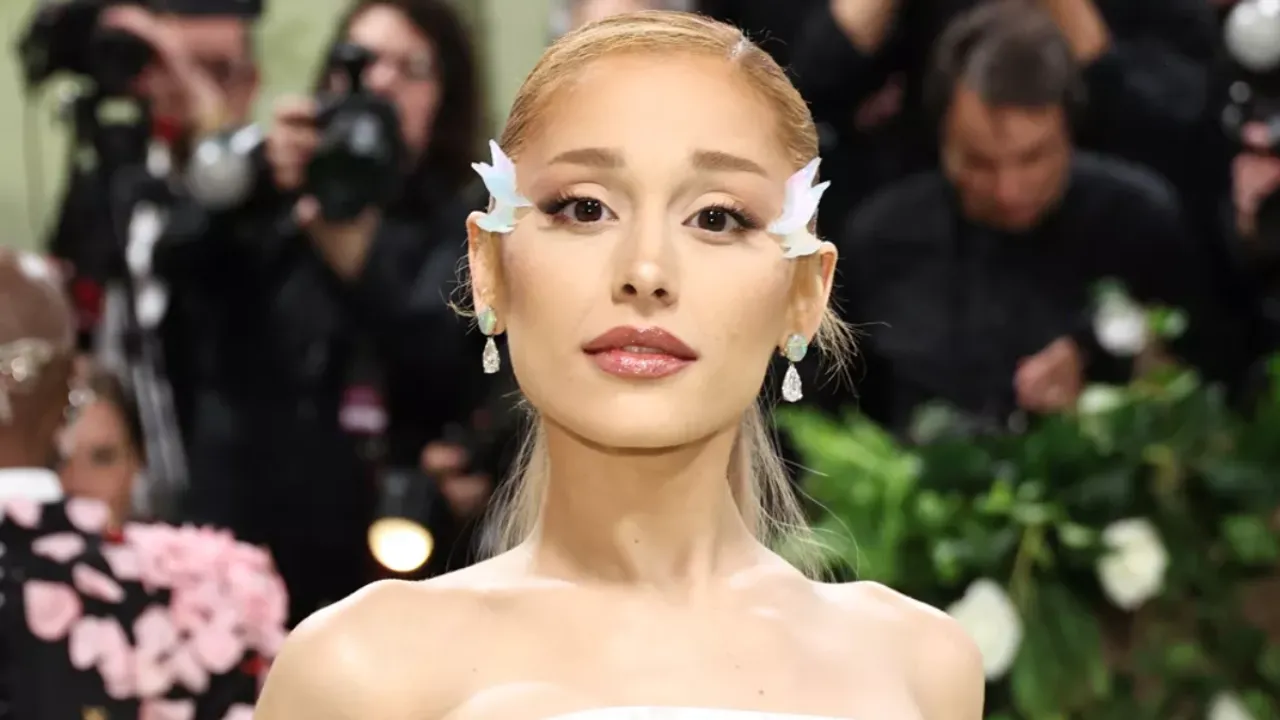 Ariana Grande Plans "Mini" Tour Between 'Wicked' Films