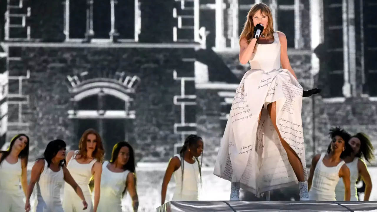 Taylor Swift Faces Stage Malfunction in Dublin, Gets Stuck on Platform