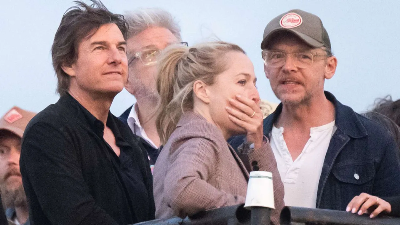 Tom Cruise Joins Gillian Anderson and Simon Pegg at Coldplay's Glastonbury Performance