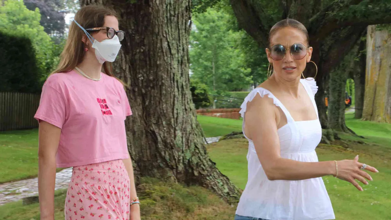 Jennifer Lopez Enjoys Bike Ride in The Hamptons With Daughter Violet