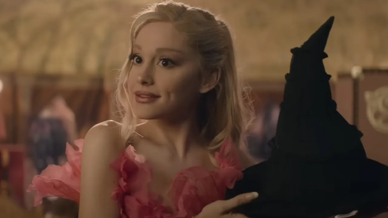 Ariana Grande Reacts to Paparazzi Hang-Gliding to Wicked Set: 'No Way!'