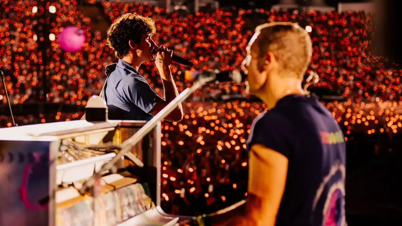 Shawn Mendes Joins Coldplay Onstage in Munich For Magical 'Fix You' Performance