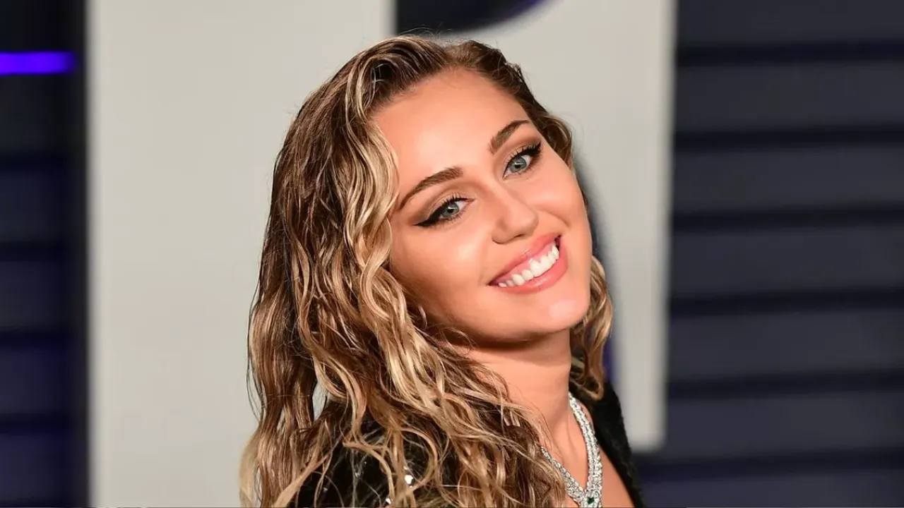 Miley Cyrus Gets Emotional as She Becomes Youngest Disney Legend: "I Stand Here Proud to be Hannah Montana"