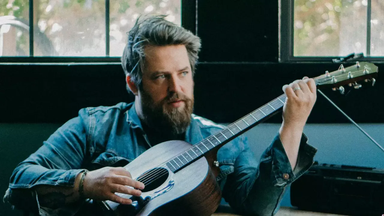 'American Idol' Winner Lee DeWyze Dives Into His Dark Past With New Single 'Devil in The Details'