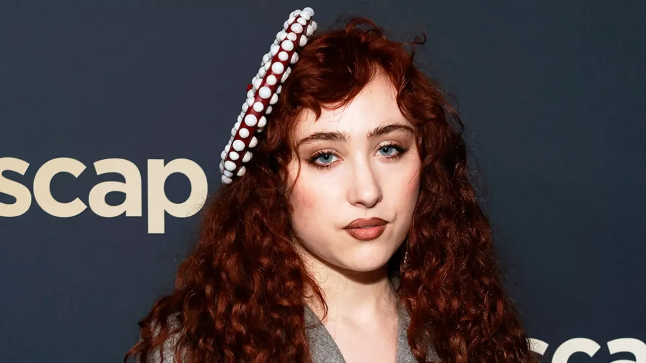 Chappell Roan's Marie Antoinette Wig Slips During Live Performance