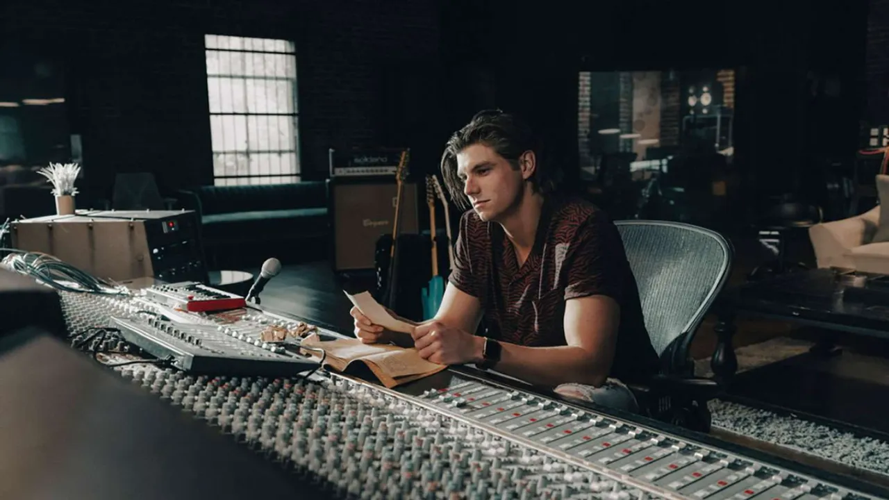 David Tucker Overcomes Addiction in New Song 'Forgetting Her' 