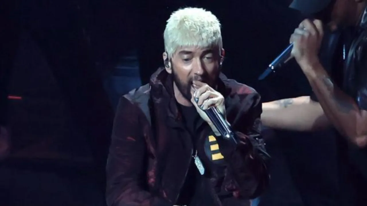 Eminem Debuts 'Houdini' Live at MTV VMAs, Rocks Slim Shady Wig