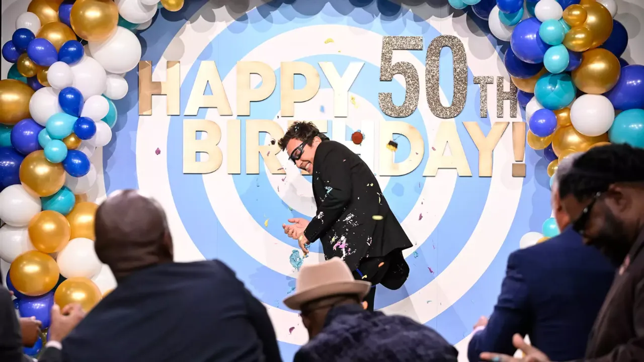 Jimmy Fallon Receives Unique 'Cupcake Salute' From ‘Tonight Show’ Crew