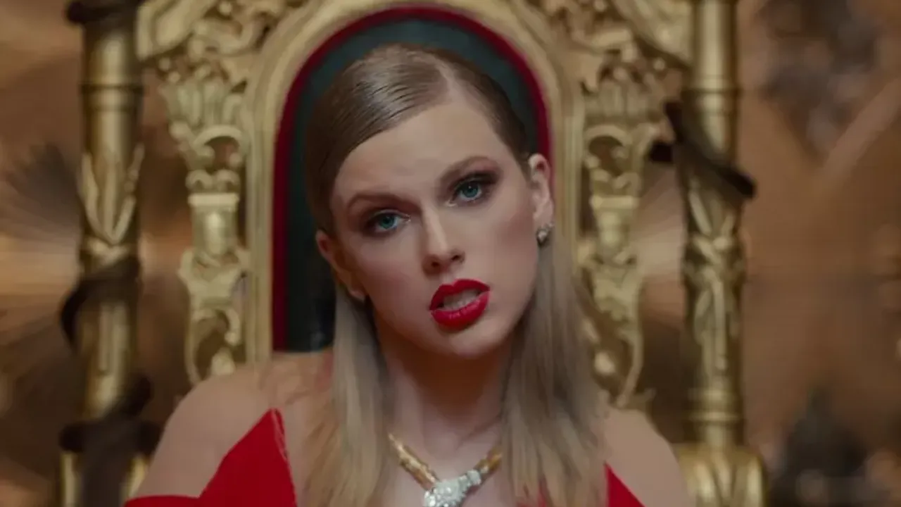 Taylor Swift Fuels 'Reputation' TV Rumours With Bold Red Boots at Chiefs Opener