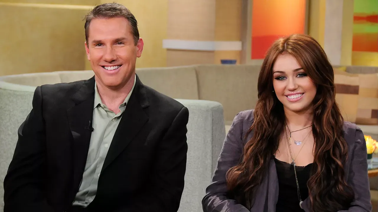 Nicholas Sparks Reveals Miley Cyrus' “Incredible Talent” on ‘The Last Song’ Set