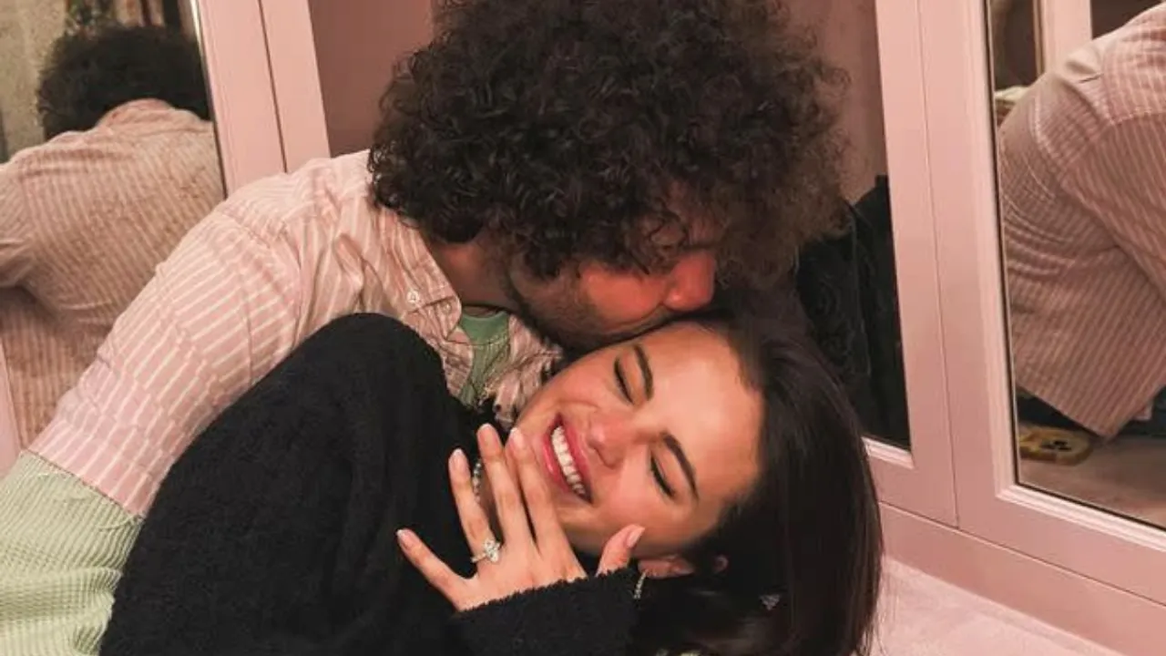 Selena Gomez Flaunts Engagement Ring While Singing Christmas Carols With Fiancé Benny Blanco