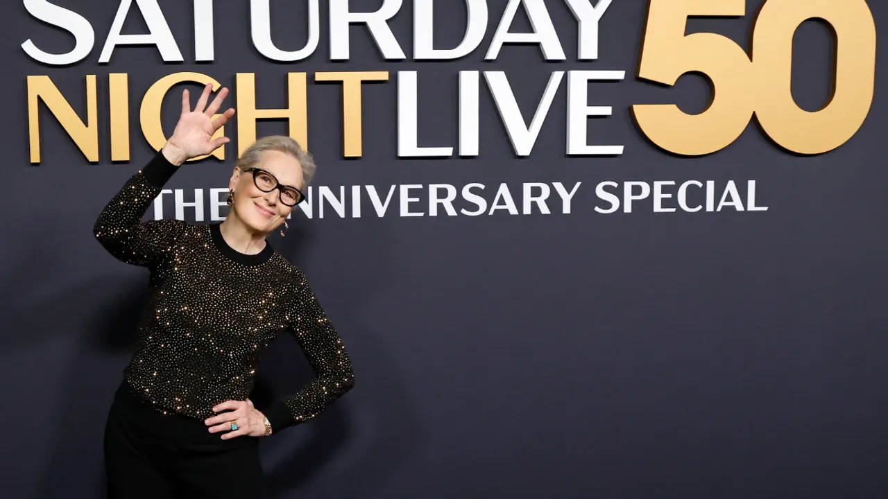 Meryl Streep Breaks Character in Hilarious 'Close Encounter' Sketch With Kate McKinnon During SNL Debut