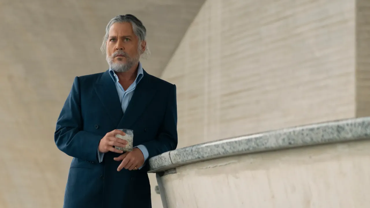 ‘Day Drinker ’: First Look at Johnny Depp in Penélope Cruz Thriller Revealed