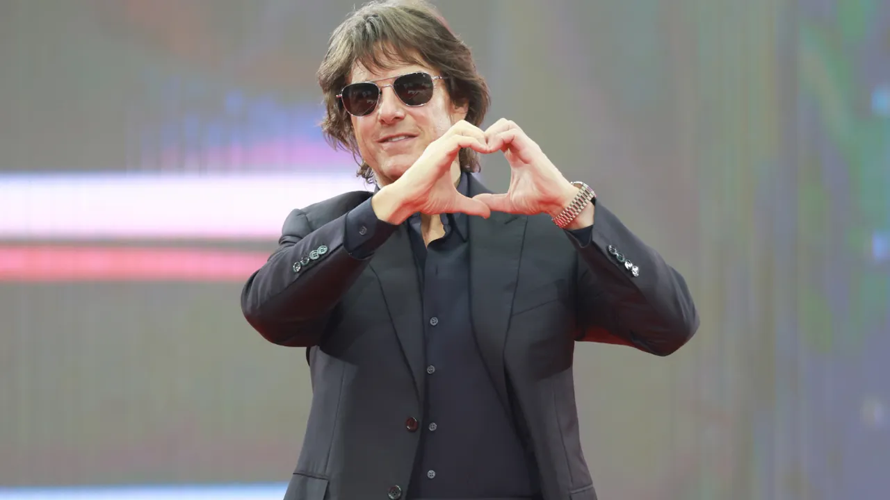 Tom Cruise Spotted on London Movie Theatre Roof — Fans React to Viral Photo