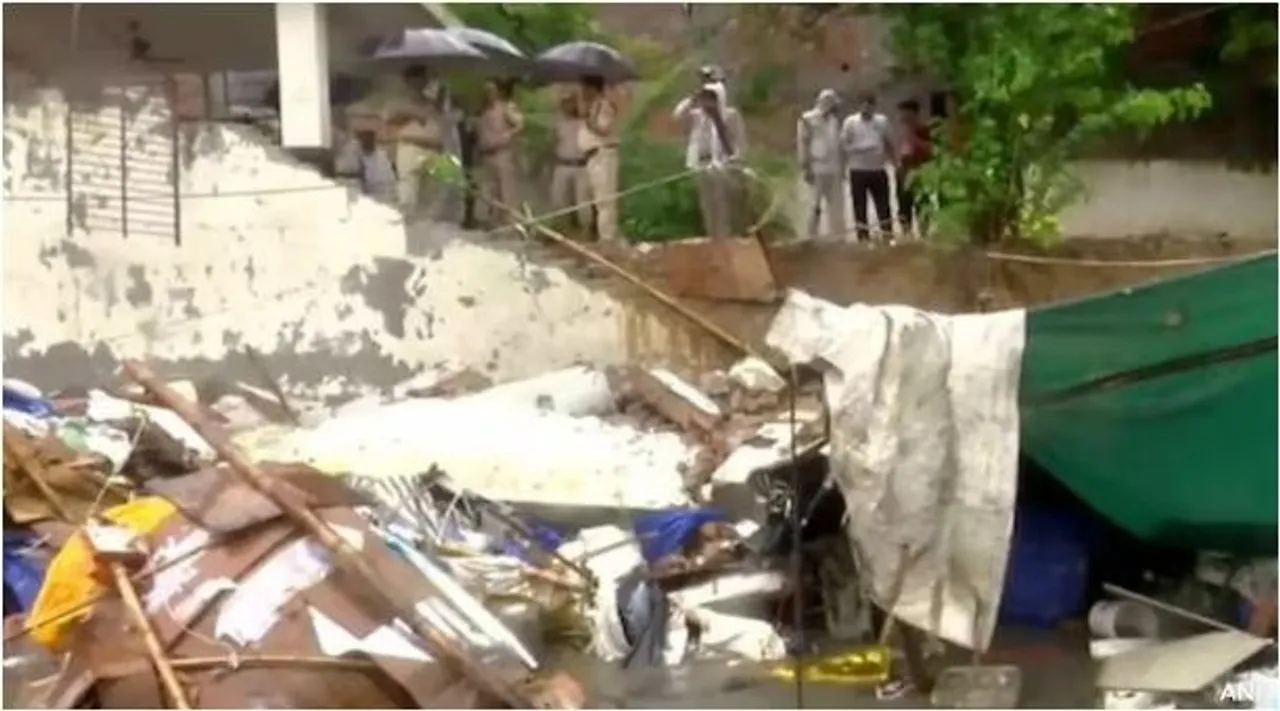 DELHI COLLAPSE