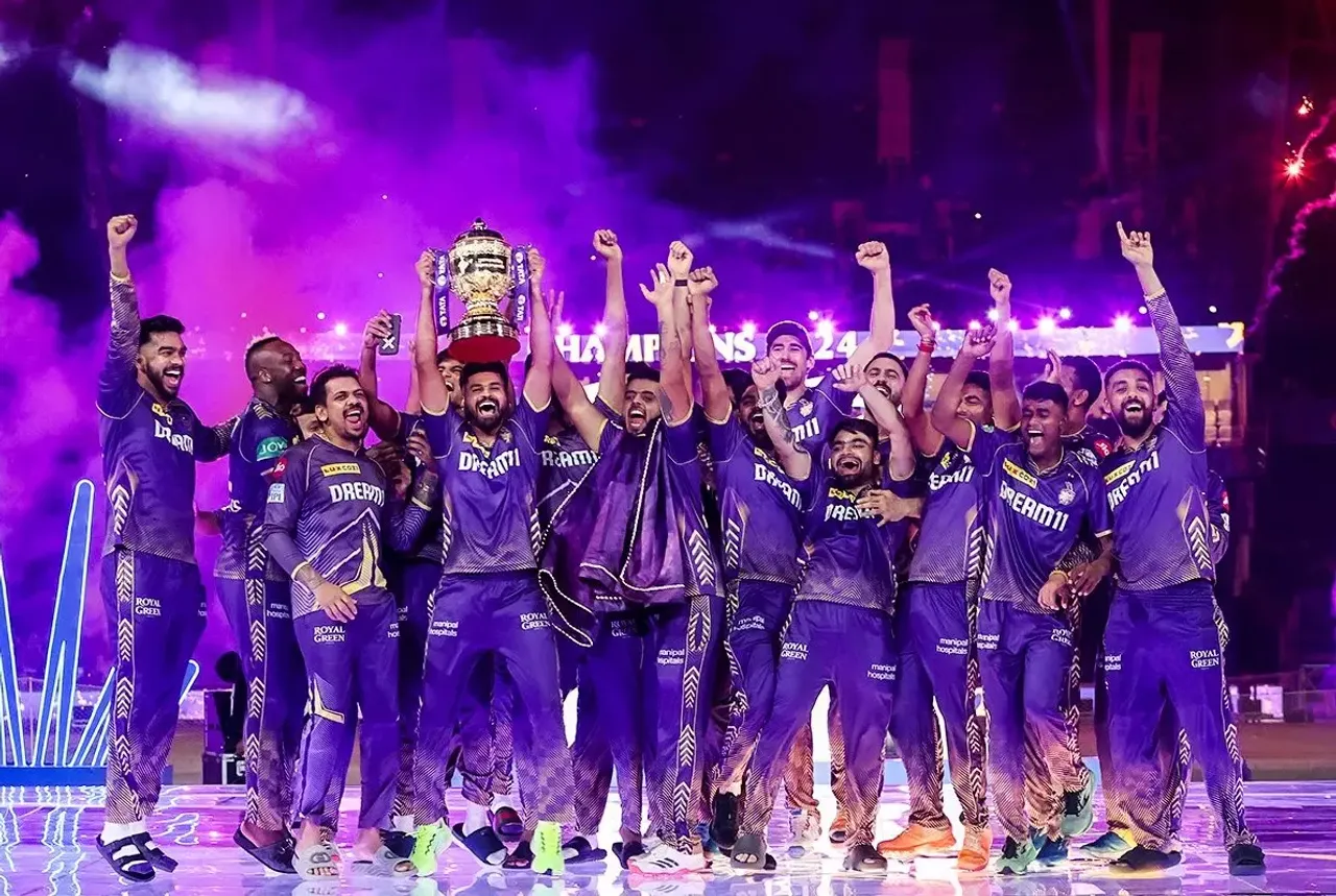 kkr team with ipl trophy