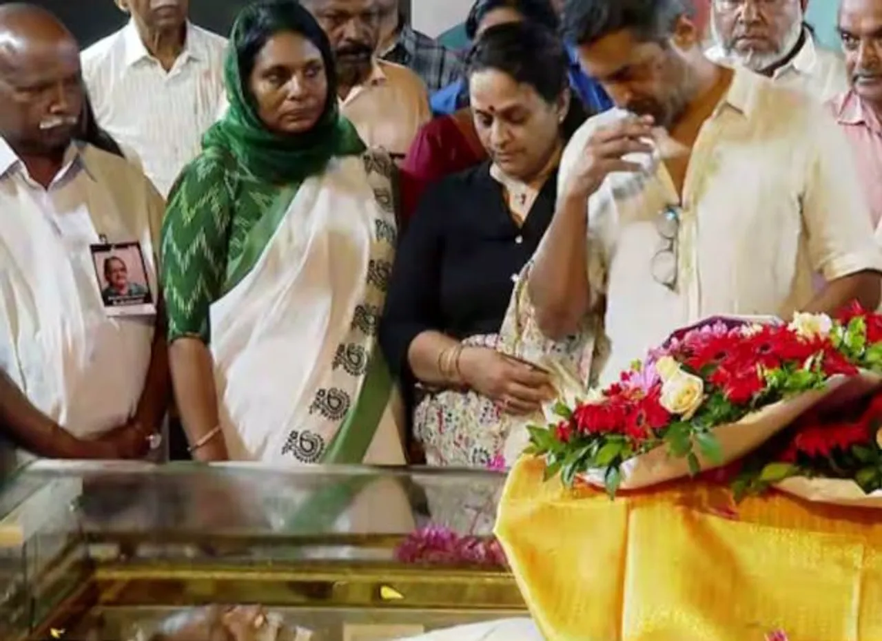 actor tp madhavans daughter and son came to the public viewing