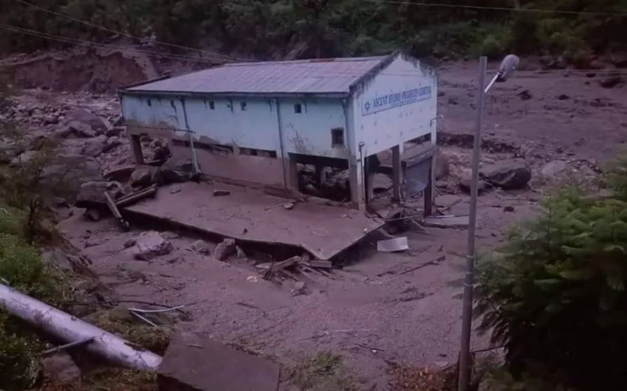 himchal pradesh cloudburst