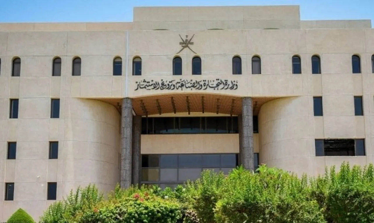 oman stop issuing business license for expats in semi skilled professions
