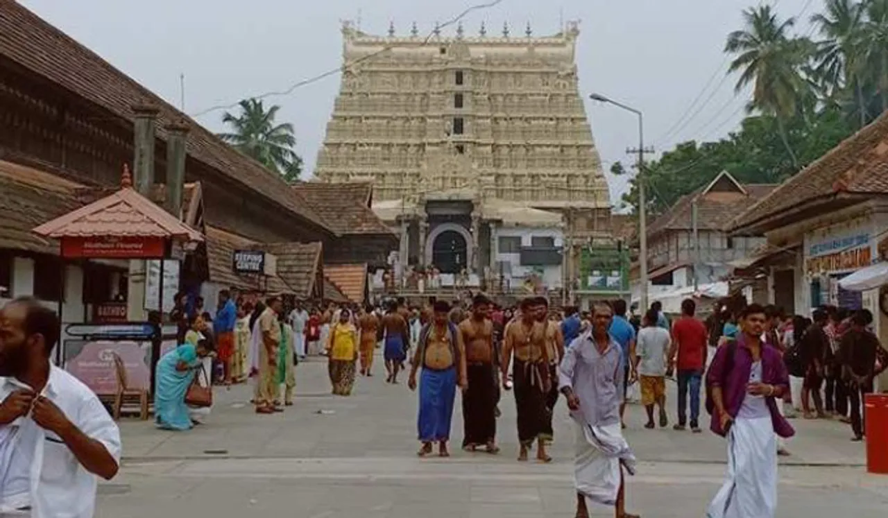 ശ്രീപത്മനാഭ സ്വാമി ക്ഷേത്രം പൈങ്കുനി ഉത്സവം: മണ്ണുനീര്‍ കോരല്‍ ചടങ്ങ് നടത്തി